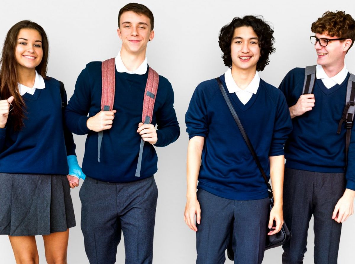 Bluzy dla klas i szkół – jak zamówić grupowo bez chaosu