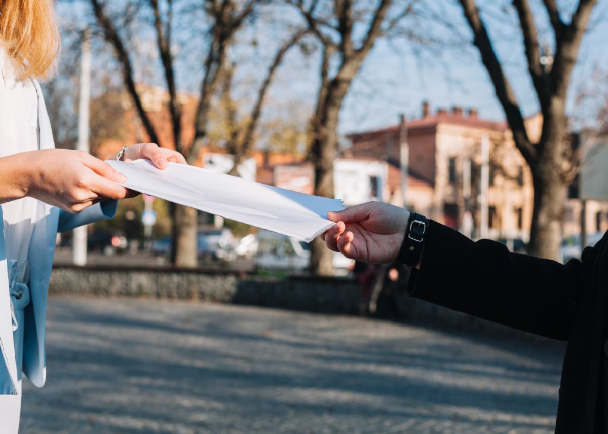 Prawo a kolportaż ulotek: regulacje i dobre praktyki